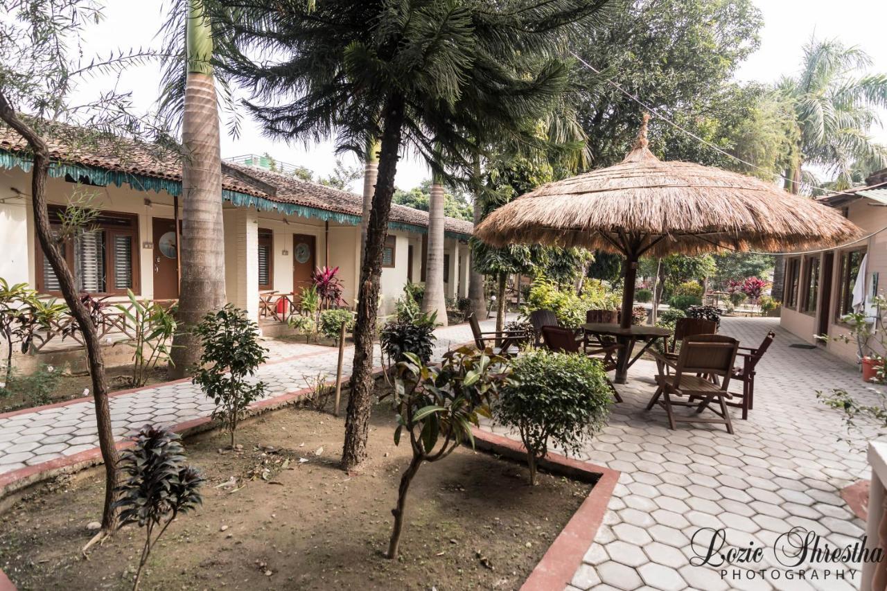 Eden Jungle Resort Sauraha Esterno foto