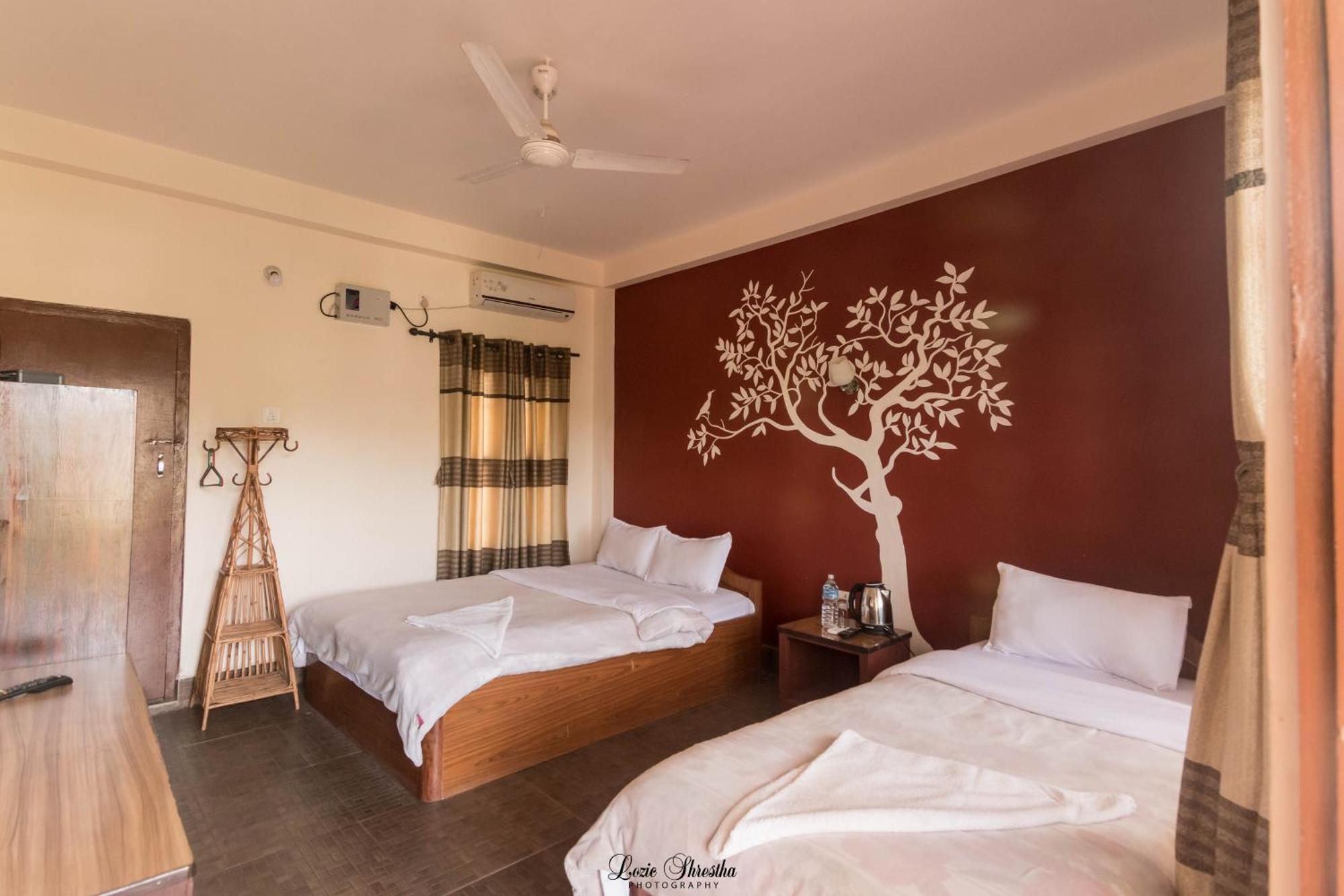 Eden Jungle Resort Sauraha Esterno foto