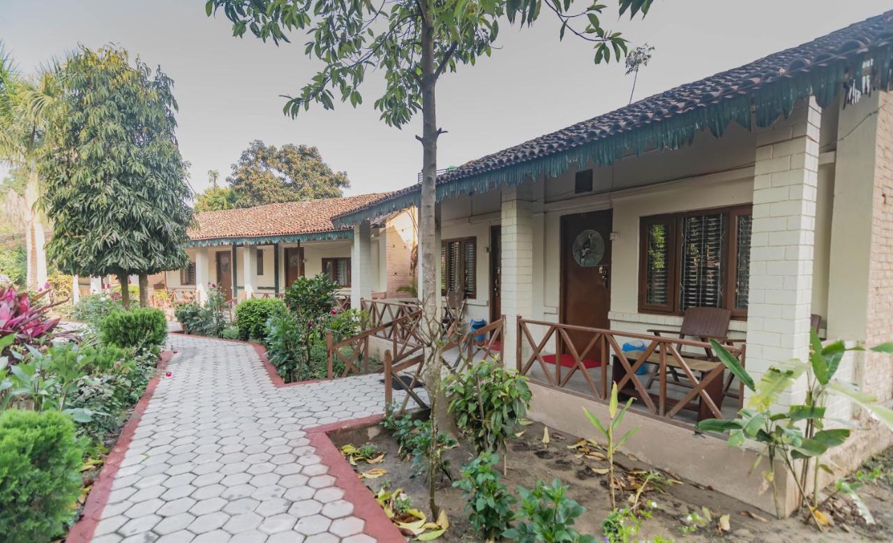Eden Jungle Resort Sauraha Esterno foto