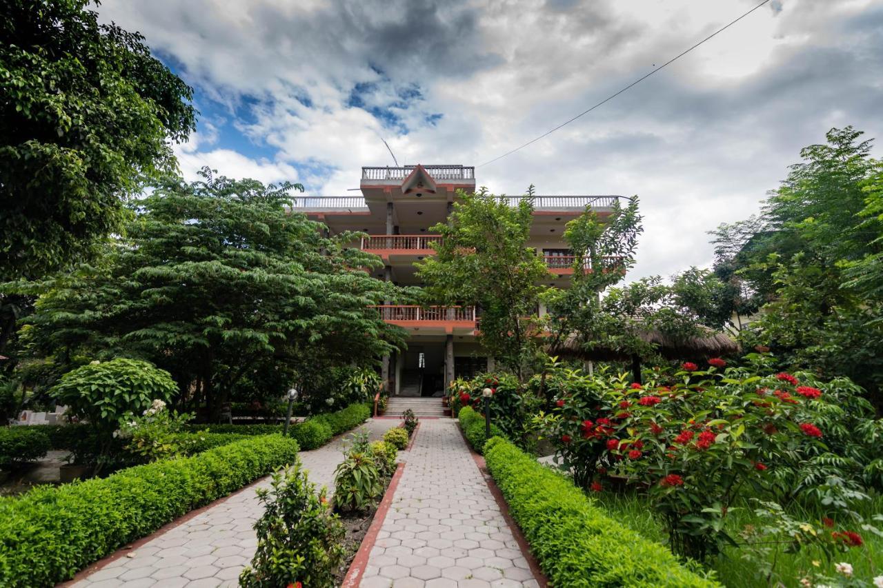 Eden Jungle Resort Sauraha Esterno foto
