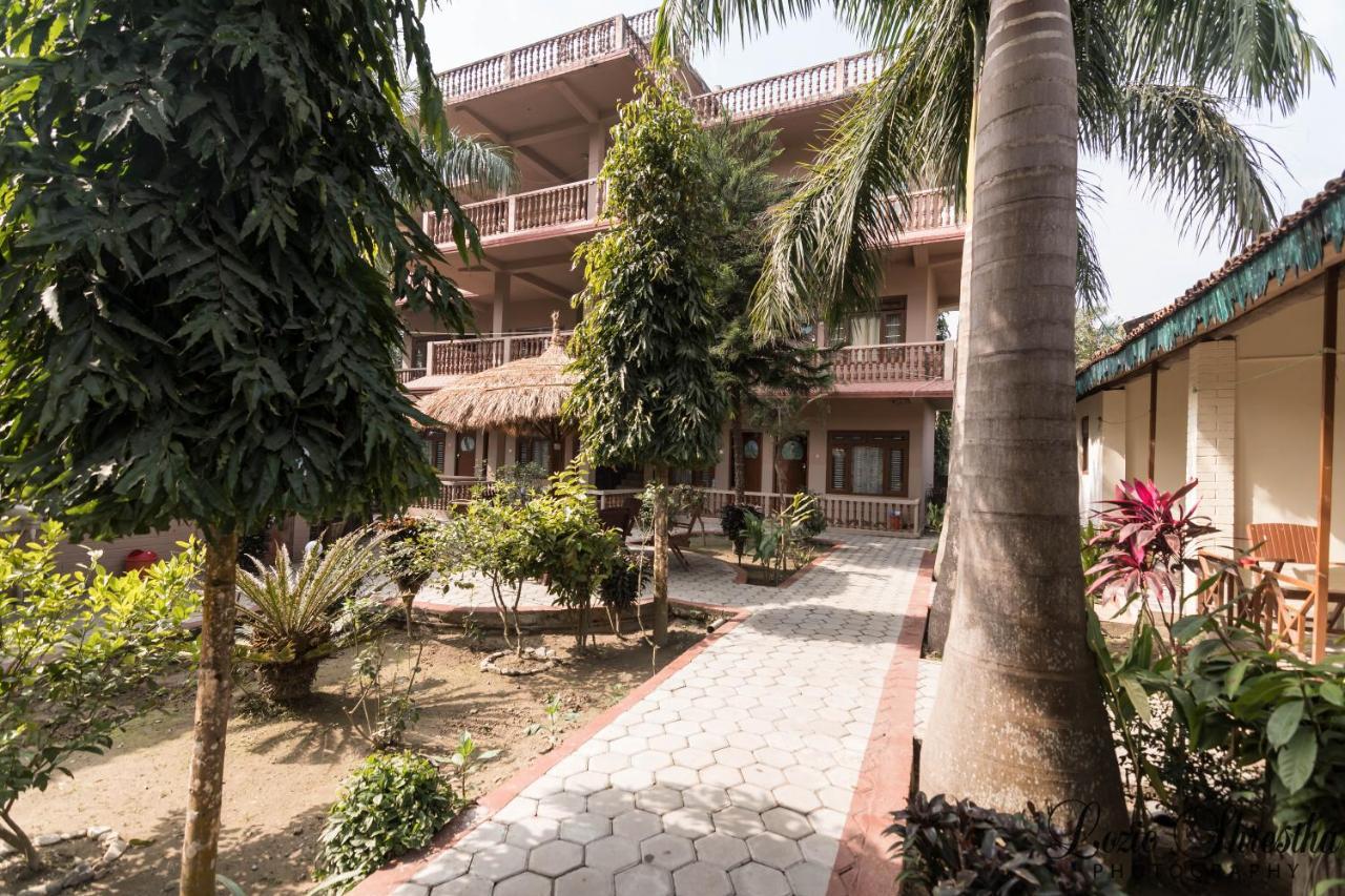 Eden Jungle Resort Sauraha Esterno foto